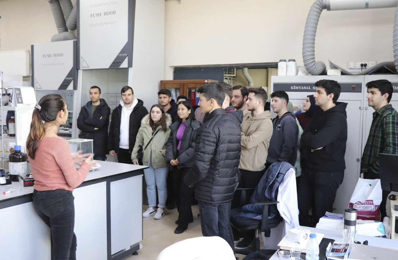 SUBÜ ÖĞRENCİLERİ SAVUNMA SANAYİ VE BOR ÇALIŞMALARINI İNCELEDİ - Sayfa 1