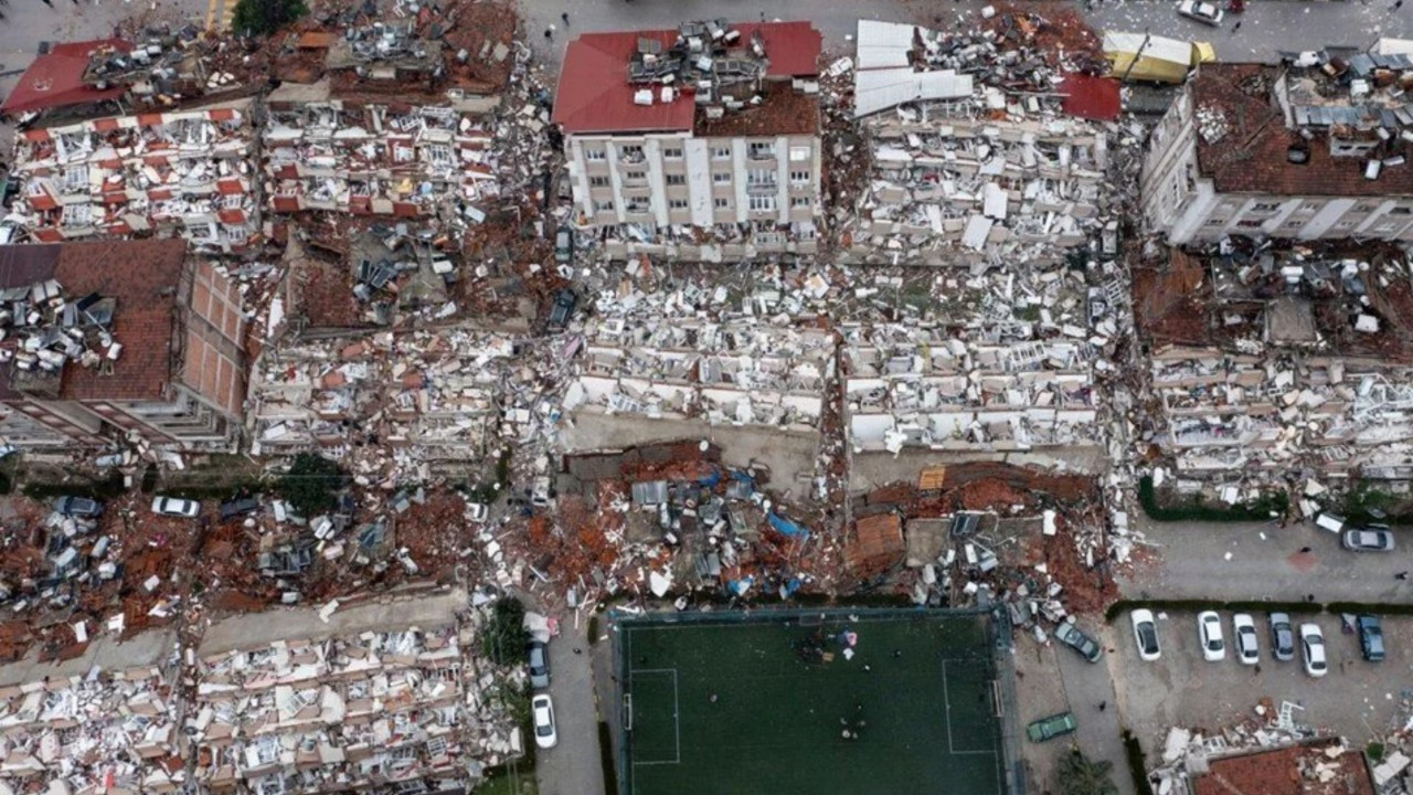 Depremin merkez üssünde yıkım böyle görüntülendi
