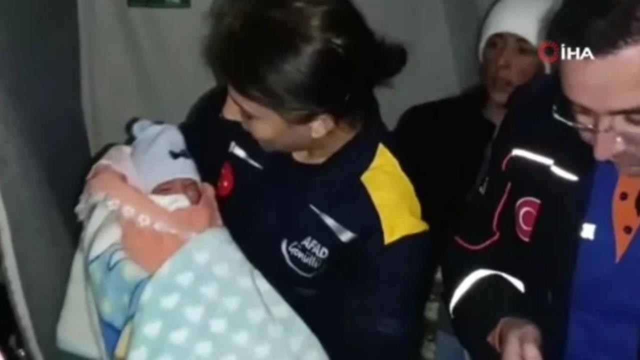 Osmaniye'de deprem çadırında bir bebek doğdu
