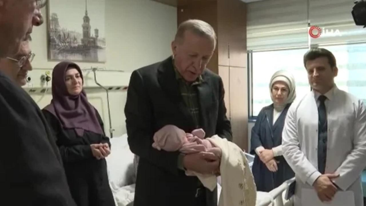 Cumhurbaşkanı Erdoğan, depremzede annenin kızına ezan okuyup, isim koydu