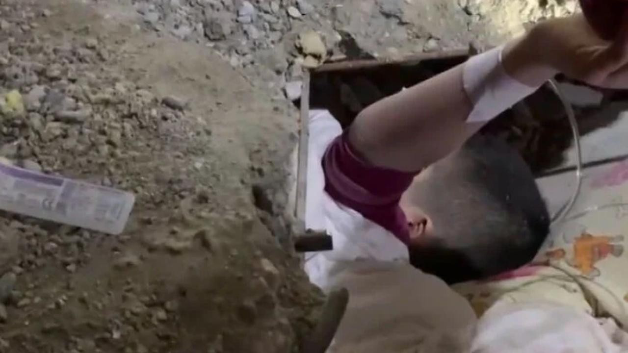 Kahramanmaraş'ta enkazdan çıkarılan çocuk: Çok soru sormayın