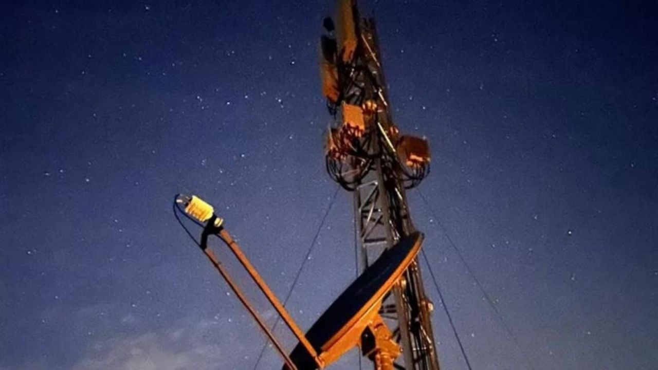 Deprem bölgesine 400'ü aşkın mobil baz istasyonu kuruldu