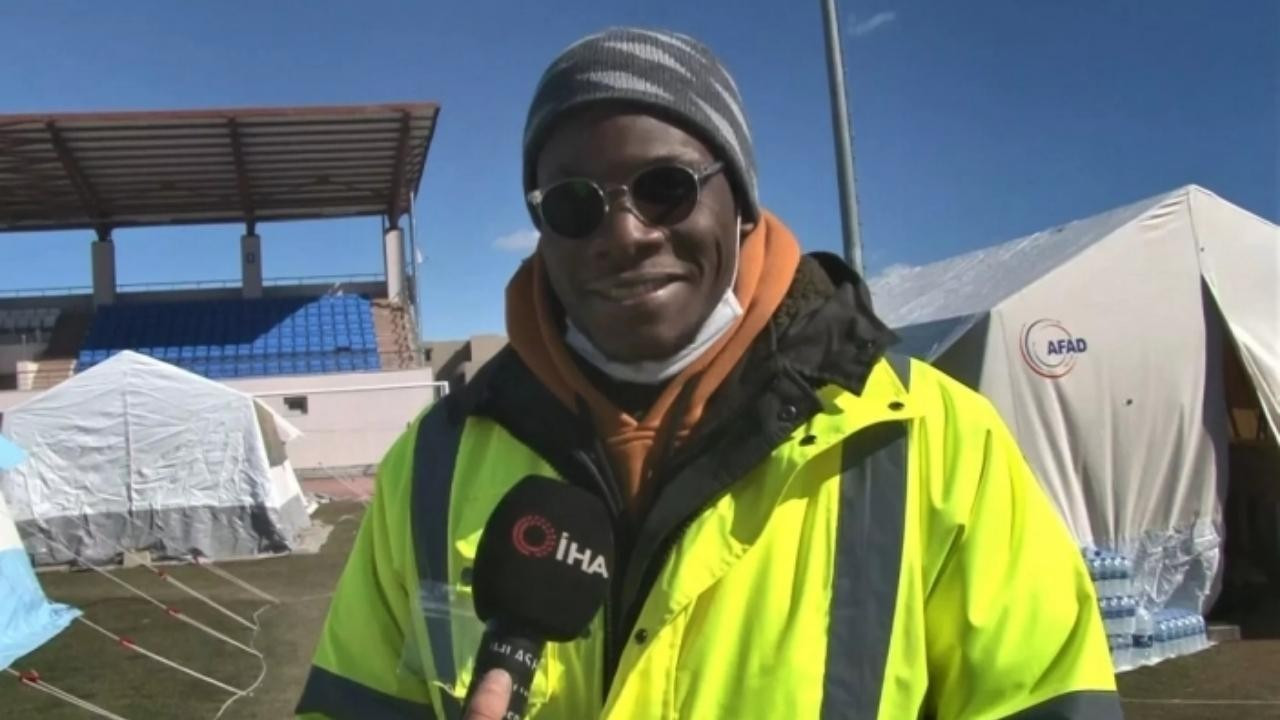 Türkiye'den mezun olan Afrikalı, deprem bölgesine yardıma koştu