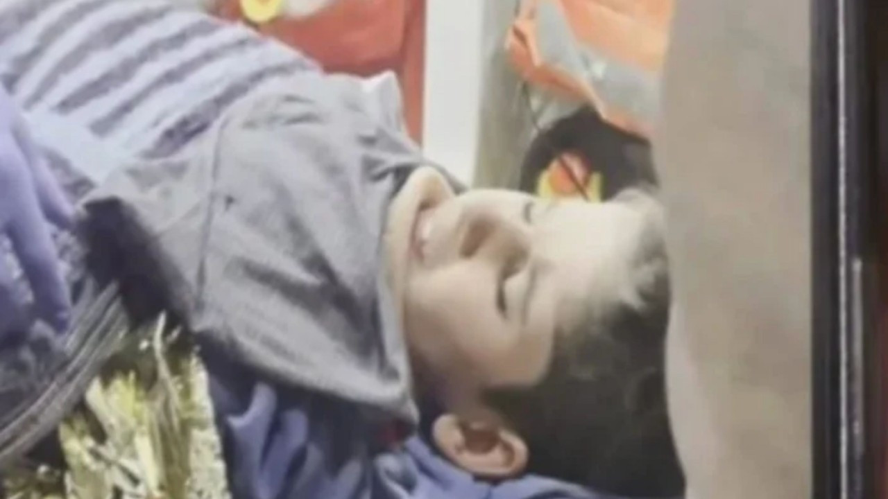 Hatay'da 12 yaşındaki Osman, 260 saat sonra enkazdan kurtarıldı