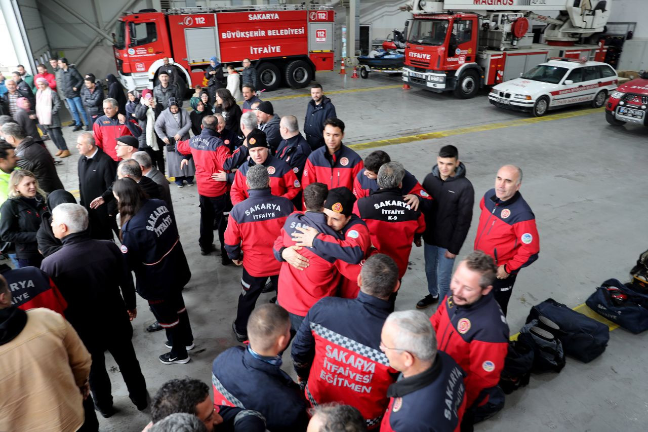 Afet bölgesinde ‘umuda giden’ yolu onlar kazmıştı - Sayfa 5