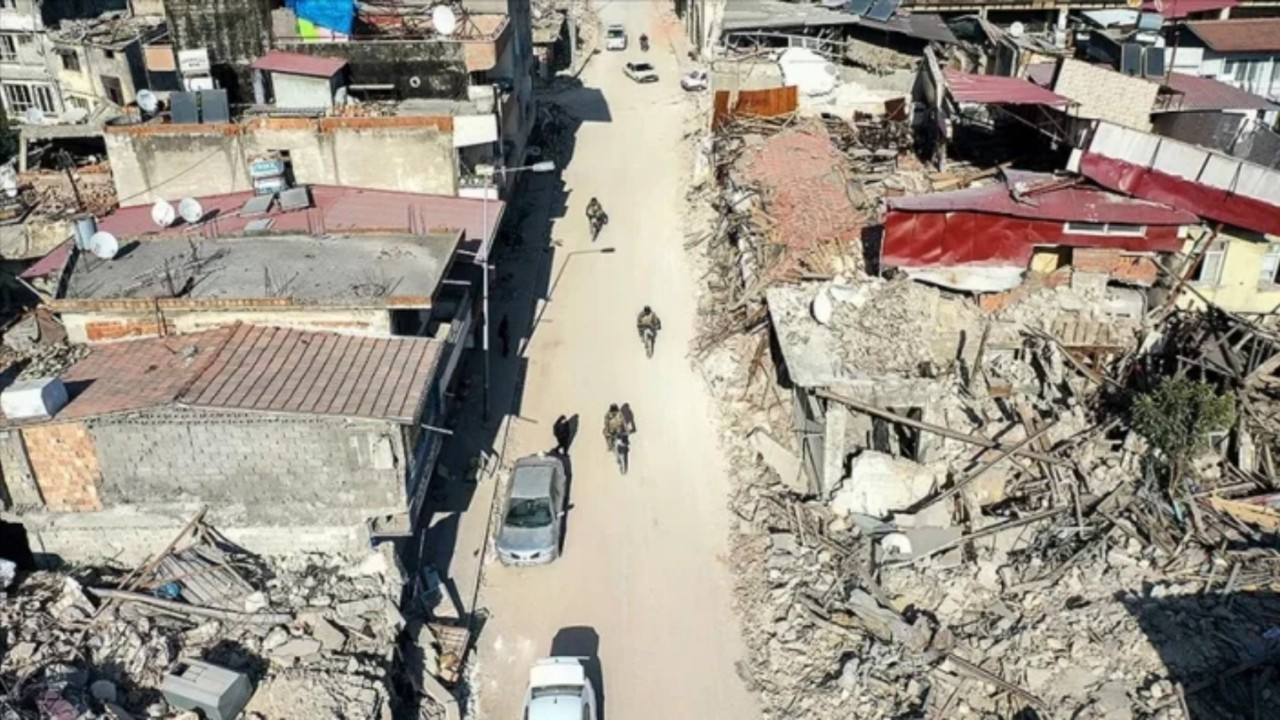 Depremde yıkılan, acil yıkılacak ve ağır hasarlı bina sayısı 156 bin