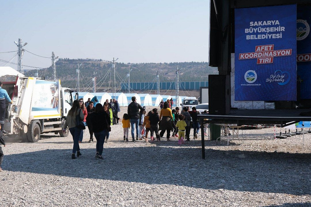 Büyükşehir deprem çocuklarının yüzünde tebessüm oldu - Sayfa 11