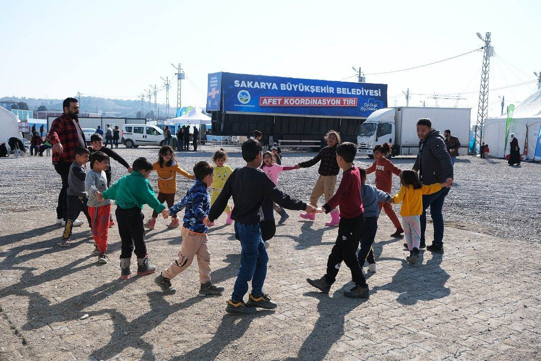 Büyükşehir deprem çocuklarının yüzünde tebessüm oldu - Sayfa 5