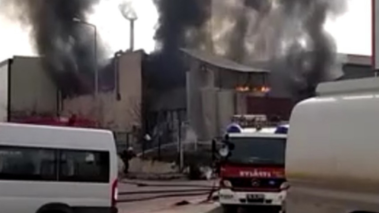 Kimyasal madde üreten fabrikada yangın: 1 ölü, 3 yaralı