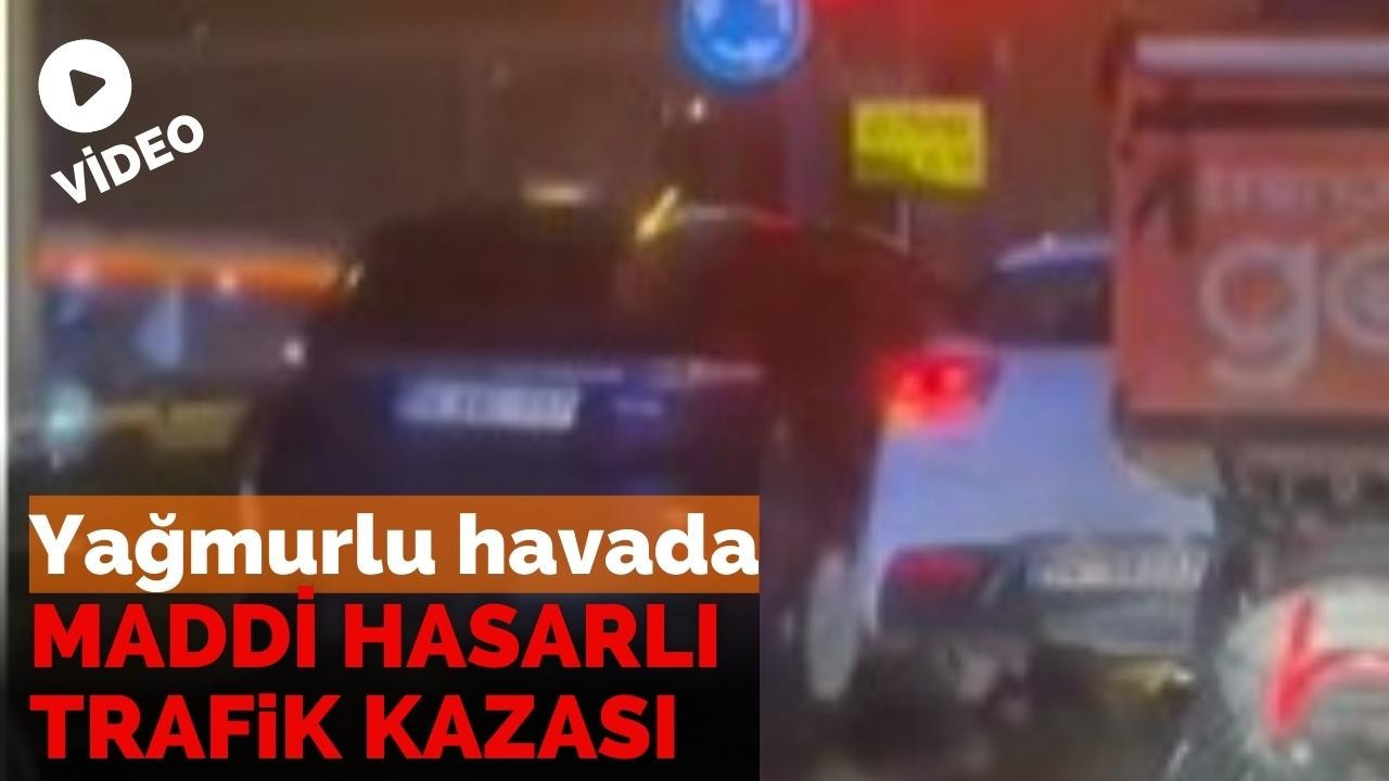 Yağmurlu havada maddi hasarlı trafik kazası