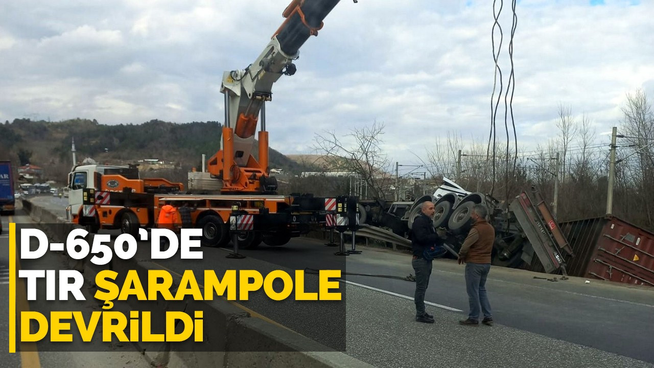 D-650’de tır şarampole devrildi