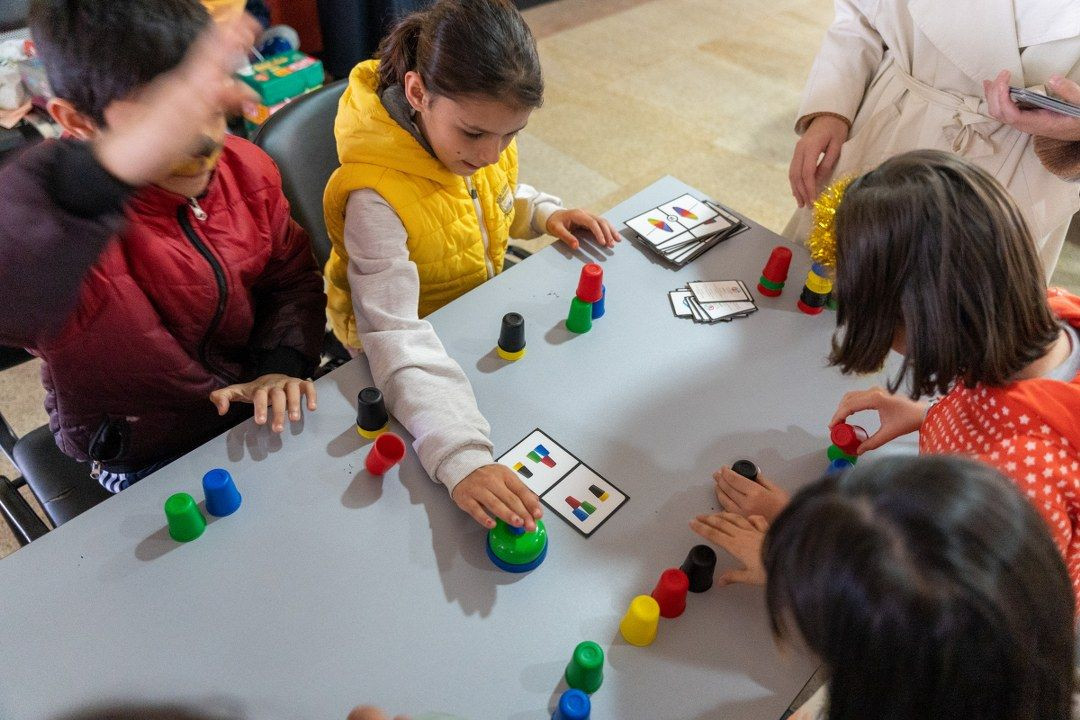 SAÜ Depremzede Çocukların Yüzünü Güldürüyor - Sayfa 6