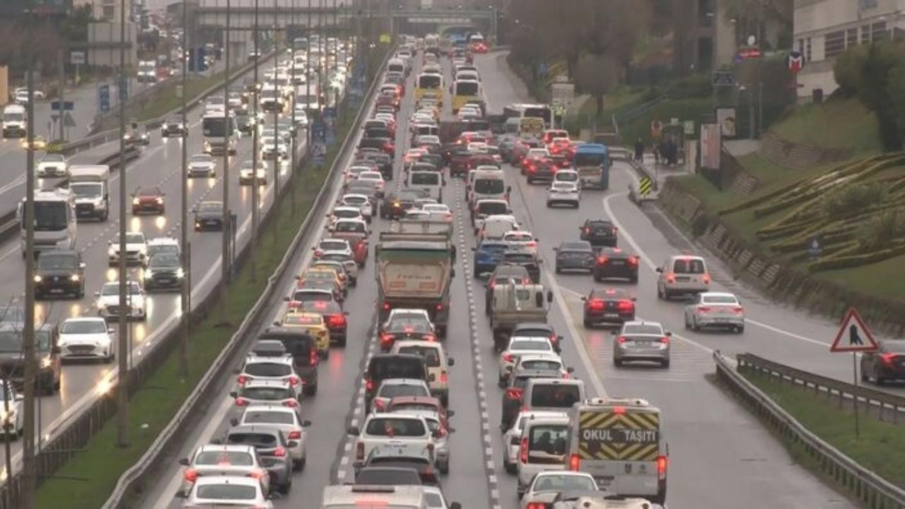 İstanbul'da trafik! Yoğunluk yüzde 70'i geçti