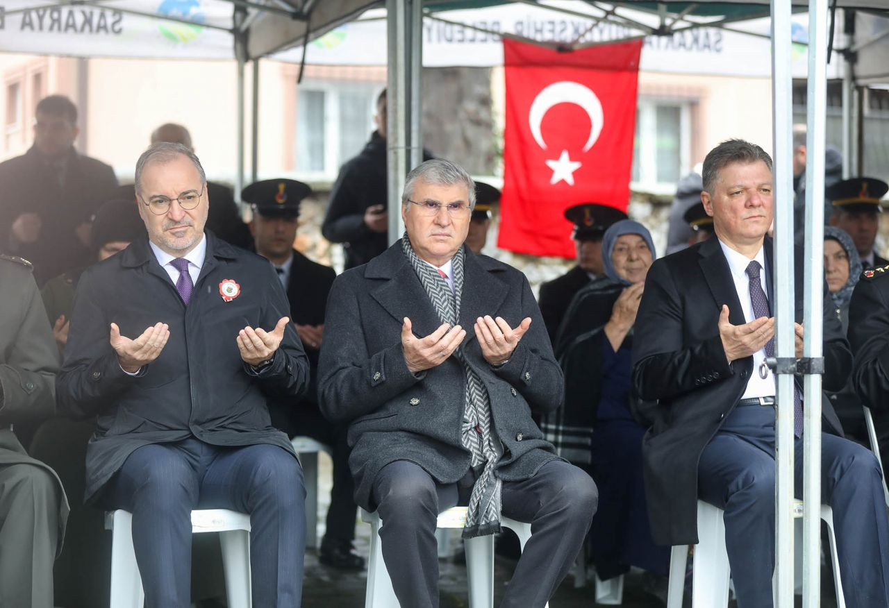 “Toprağı kanla sulayanlar bize yüce bir zafer hediye etti” - Sayfa 6