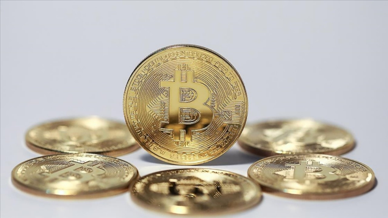 Bitcoin 10 ayın ardından yüzleri güldürdü