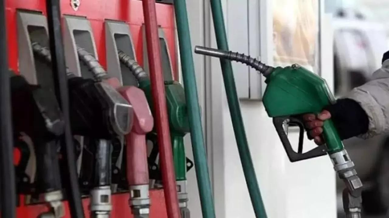 Benzine bu gece zam geliyor