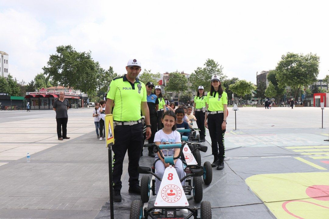 Bu tırda hem eğlendiler hem öğrendiler - Sayfa 1