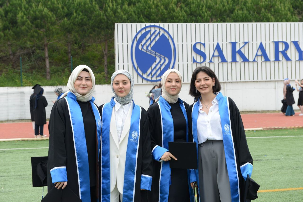 Sağlık Bilimleri Fakültesi’nde Mezuniyet Coşkusu - Sayfa 4