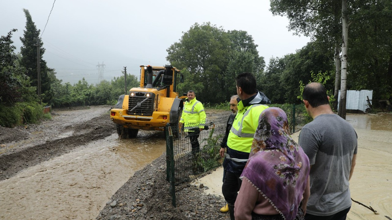 Akyazı’da ekipler gece gündüz sahadaydı