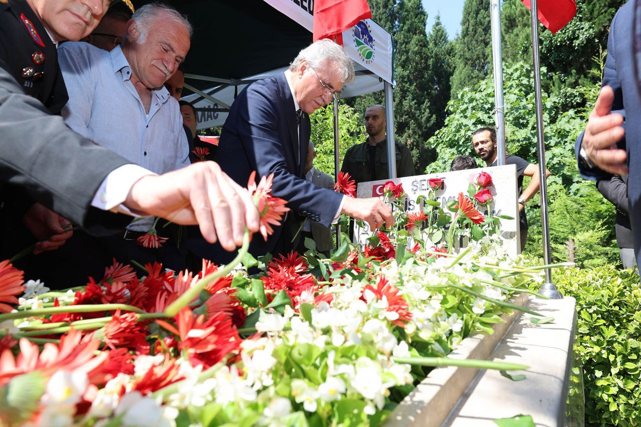 Kahraman polis mezarı başında anıldı - Sayfa 6