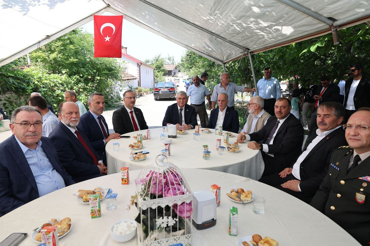 Kahraman polis mezarı başında anıldı - Sayfa 3