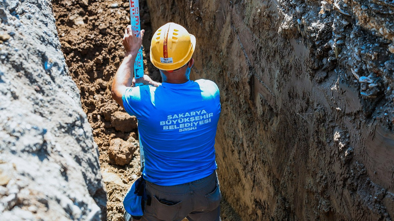 Akyazı’nın güçlü altyapı ağına bin 500 metrelik kanalizasyon hattı