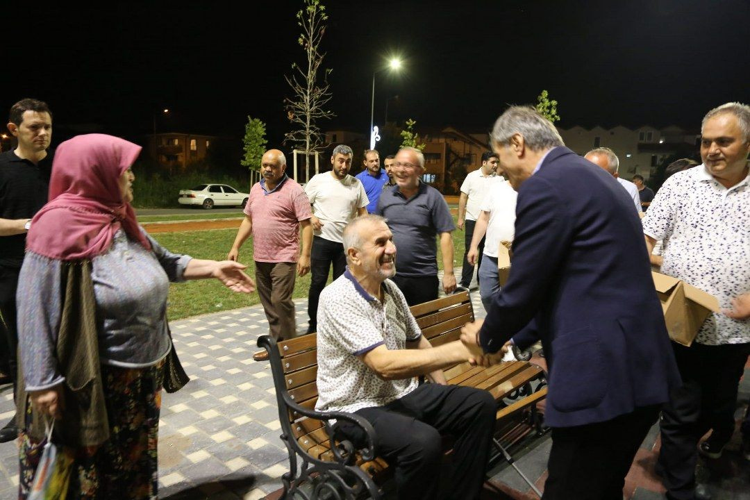 Başkan Alemdar’dan Vatandaşa dondurma ikramı - Sayfa 9