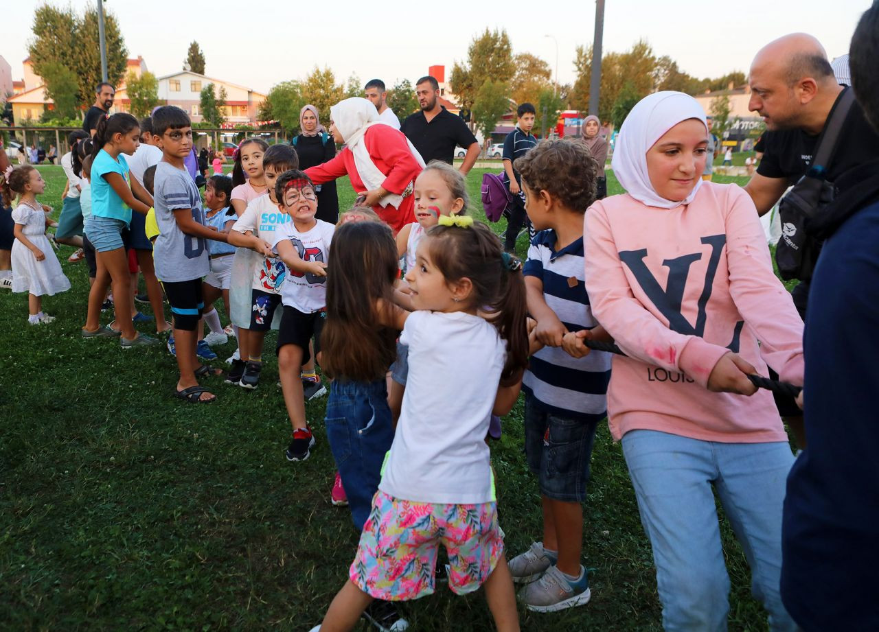 Çocuklar bu şenlikte çok eğlendi - Sayfa 11