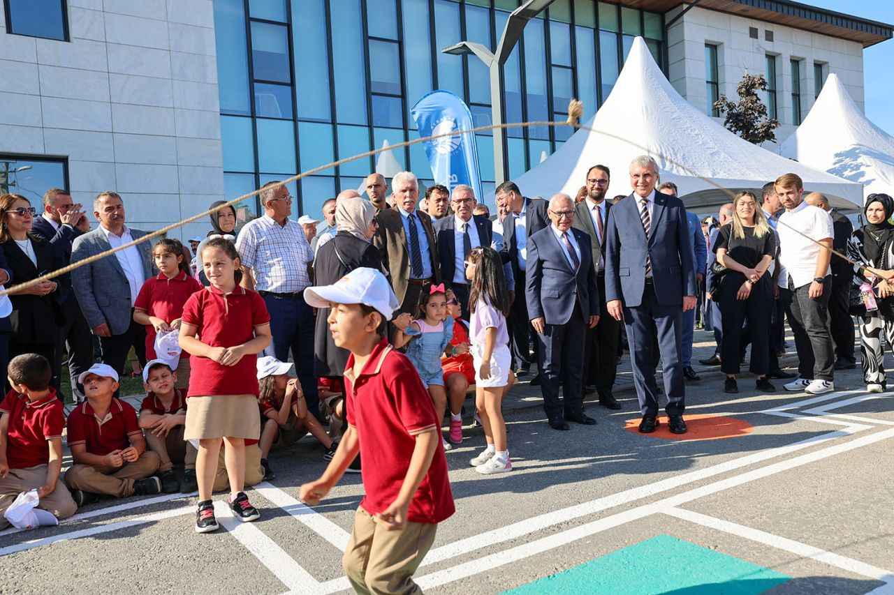 Daha yaşanılabilir sokaklar için “Yaşayan Sokak” - Sayfa 24