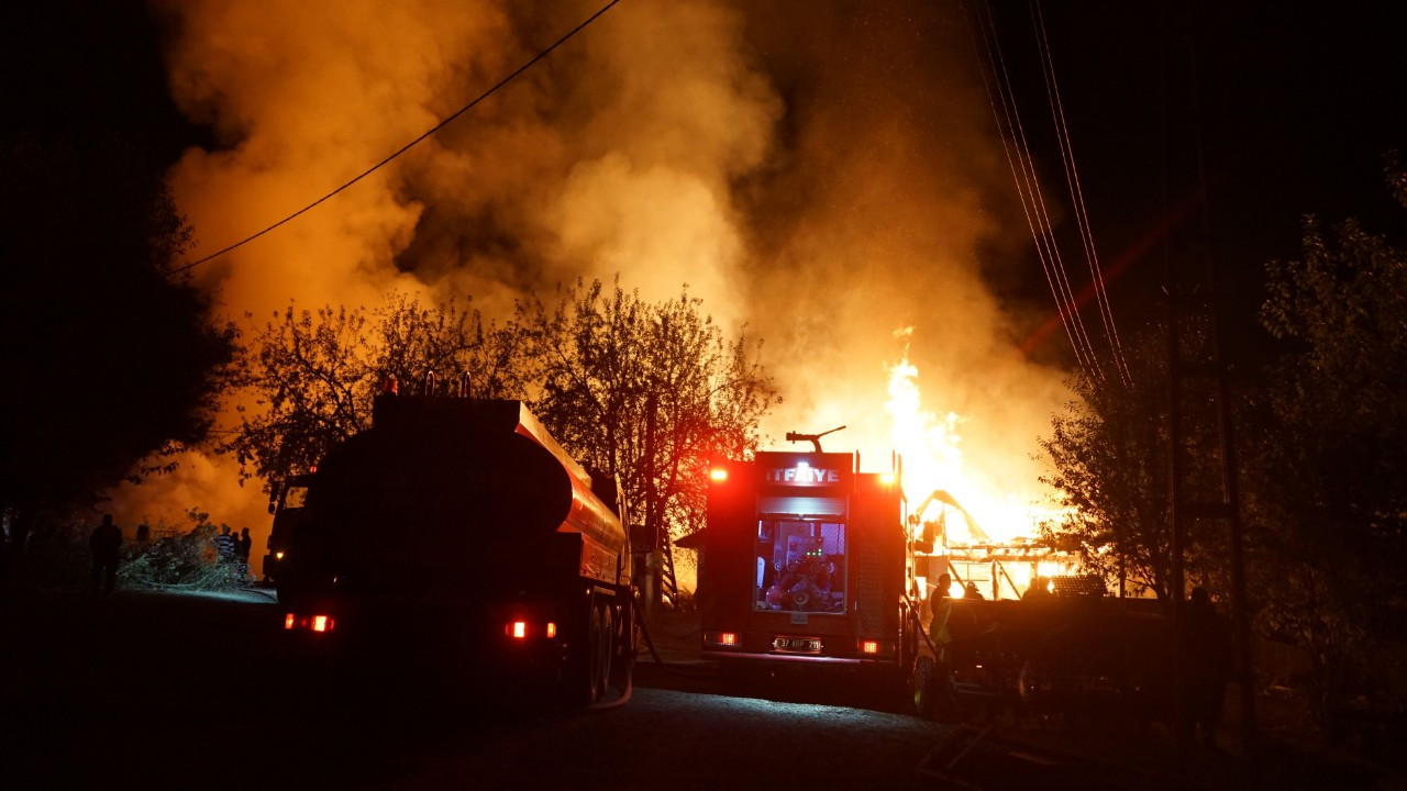 Kastamonu’da yangın felaketi: 2 ev ve 22 büyükbaş hayvan yandı