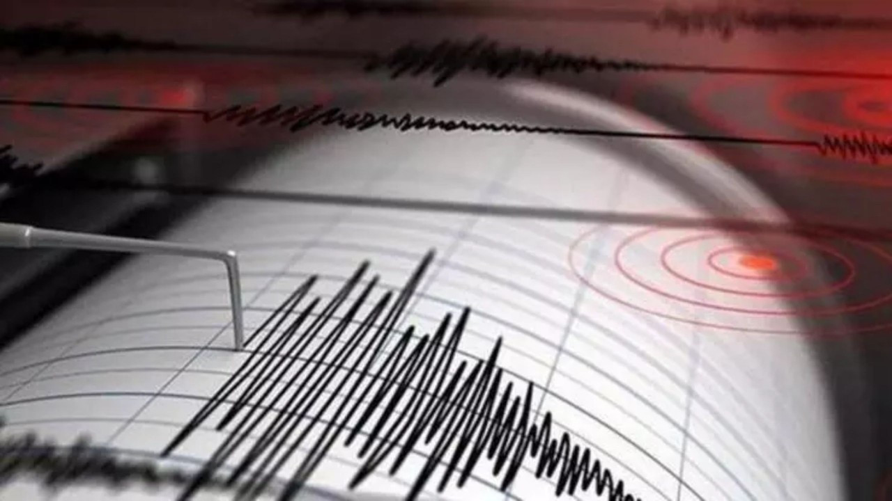 İzmir'de korkutan deprem!İzmir'de korkutan deprem!