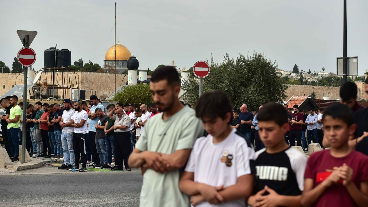 Mescid-i Aksa'daki üçüncü Cuma'da İsrail güçlerinden Müslümanlara müdahale - Sayfa 14