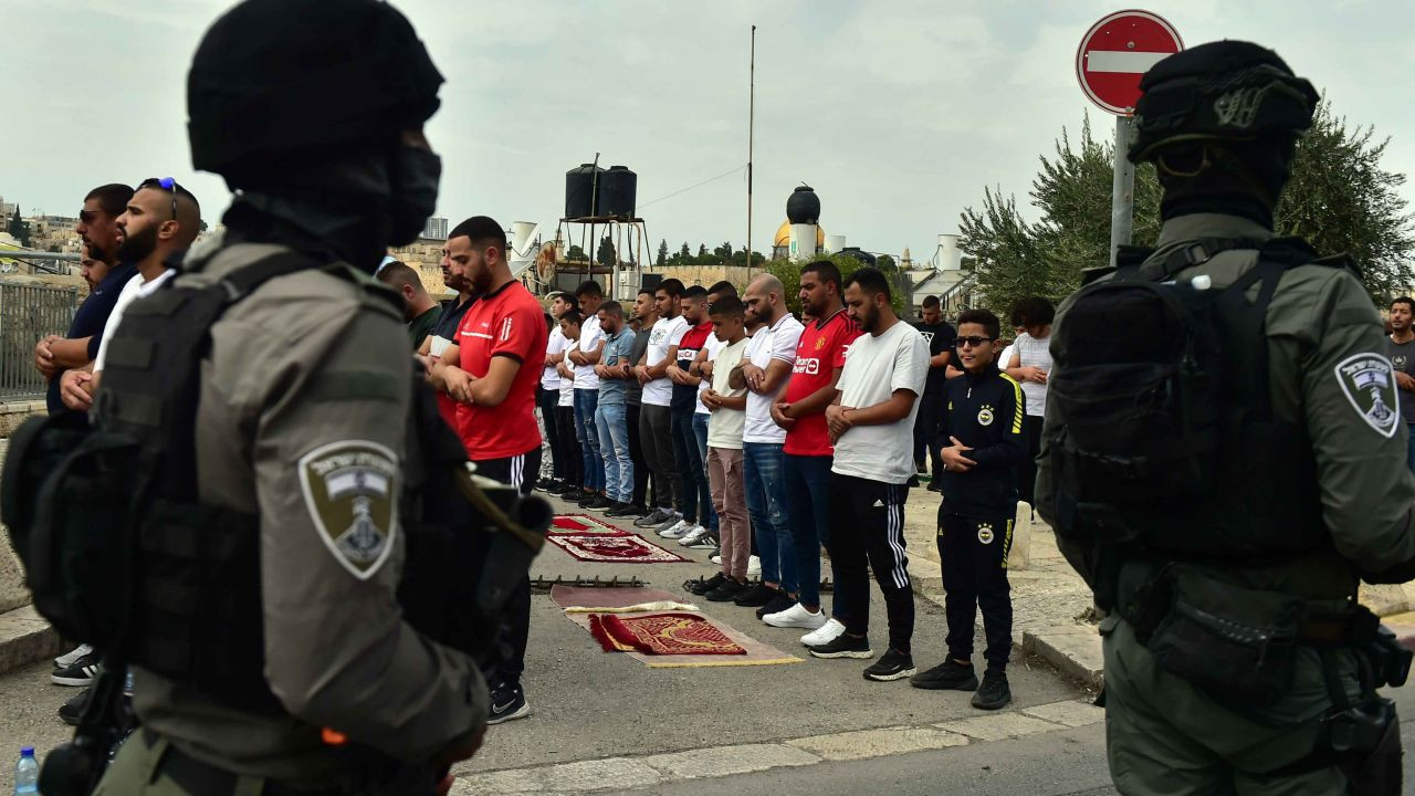 Mescid-i Aksa'daki üçüncü Cuma'da İsrail güçlerinden Müslümanlara müdahale - Sayfa 22