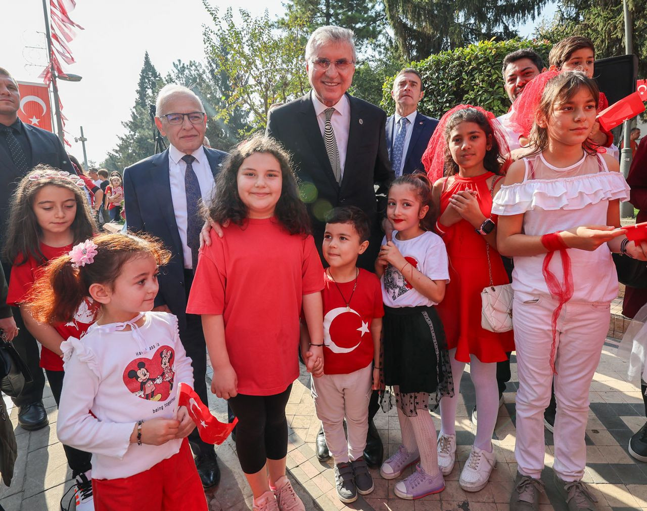 Başkan Yüce bayram coşkusuna ortak oldu: “Bu bayrak nice yüzyıllar gururla dalgalanacak” - Sayfa 36