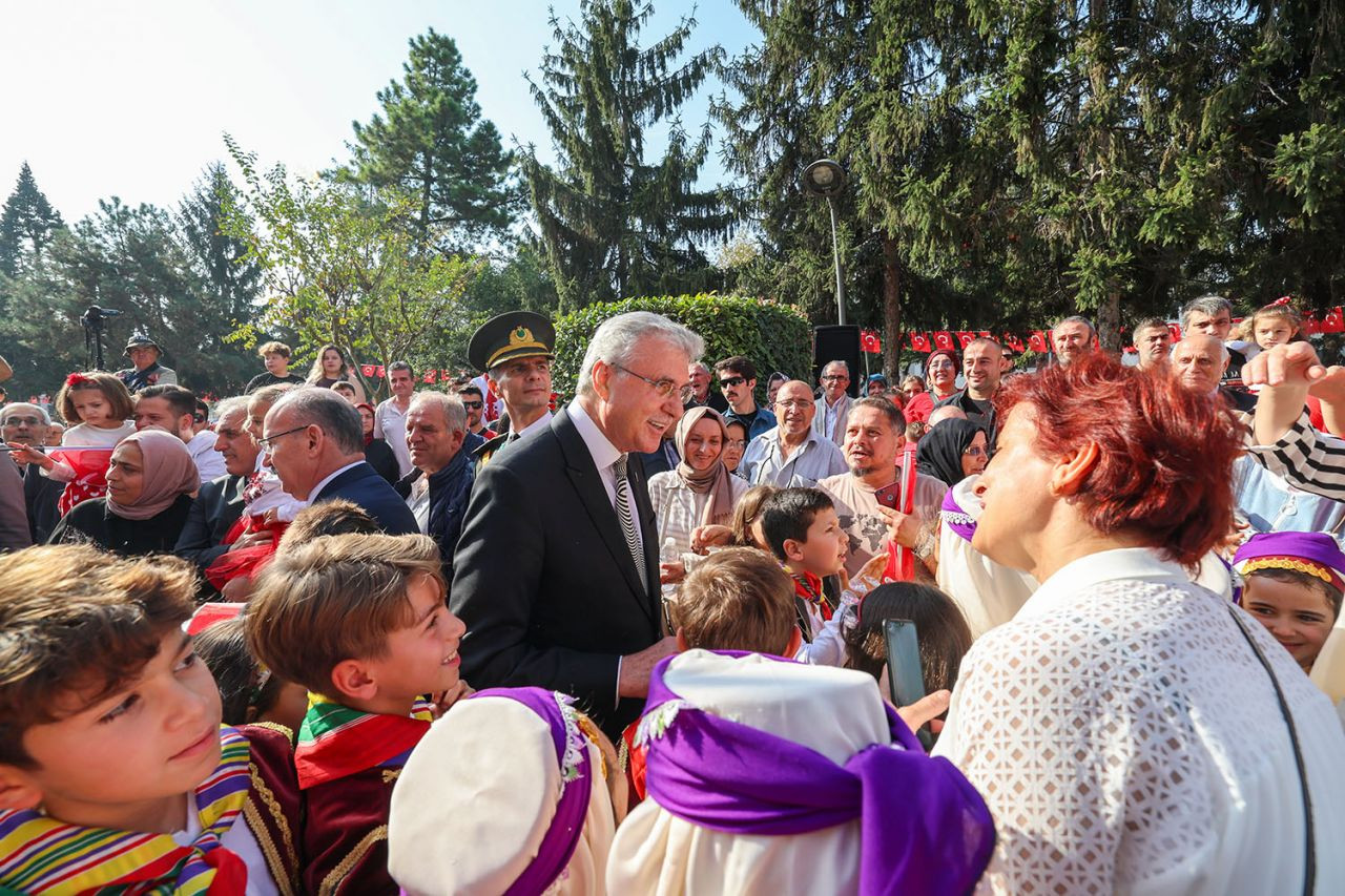 Başkan Yüce bayram coşkusuna ortak oldu: “Bu bayrak nice yüzyıllar gururla dalgalanacak” - Sayfa 31