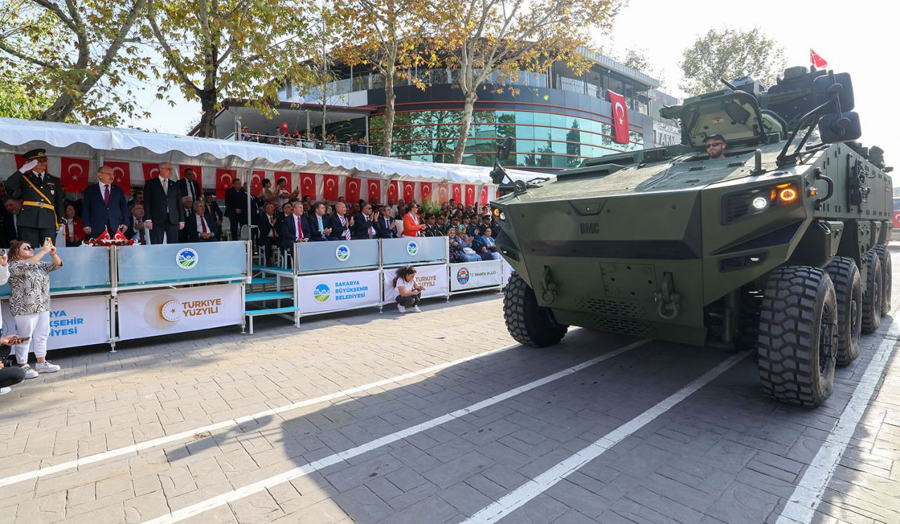 Başkan Yüce bayram coşkusuna ortak oldu: “Bu bayrak nice yüzyıllar gururla dalgalanacak” - Sayfa 32