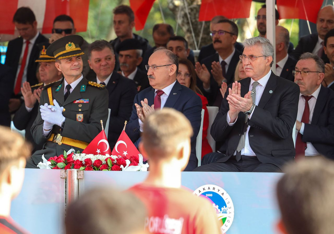 Başkan Yüce bayram coşkusuna ortak oldu: “Bu bayrak nice yüzyıllar gururla dalgalanacak” - Sayfa 20