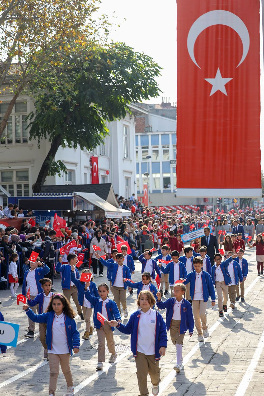 Başkan Yüce bayram coşkusuna ortak oldu: “Bu bayrak nice yüzyıllar gururla dalgalanacak” - Sayfa 15