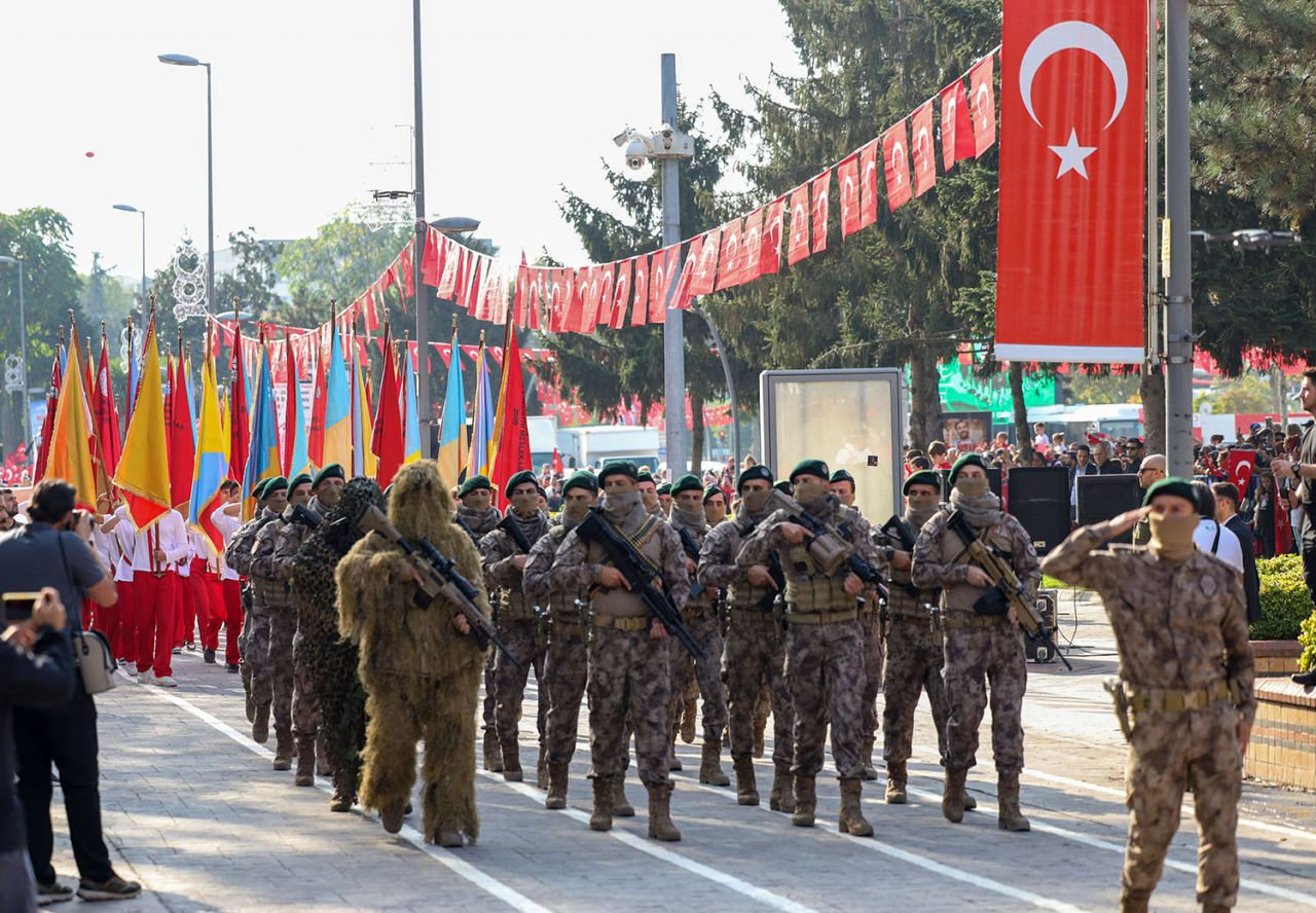 Başkan Yüce bayram coşkusuna ortak oldu: “Bu bayrak nice yüzyıllar gururla dalgalanacak” - Sayfa 11