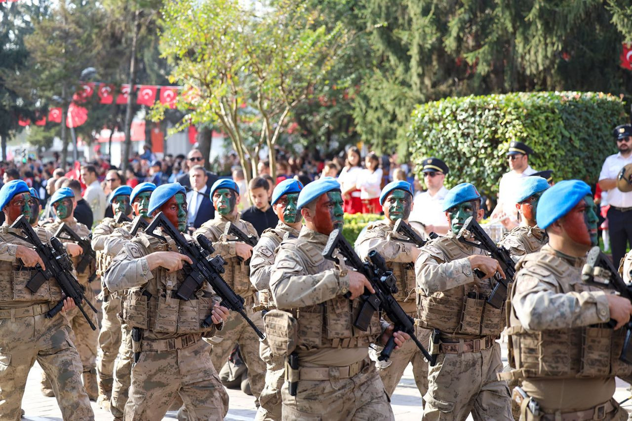 Başkan Yüce bayram coşkusuna ortak oldu: “Bu bayrak nice yüzyıllar gururla dalgalanacak” - Sayfa 18