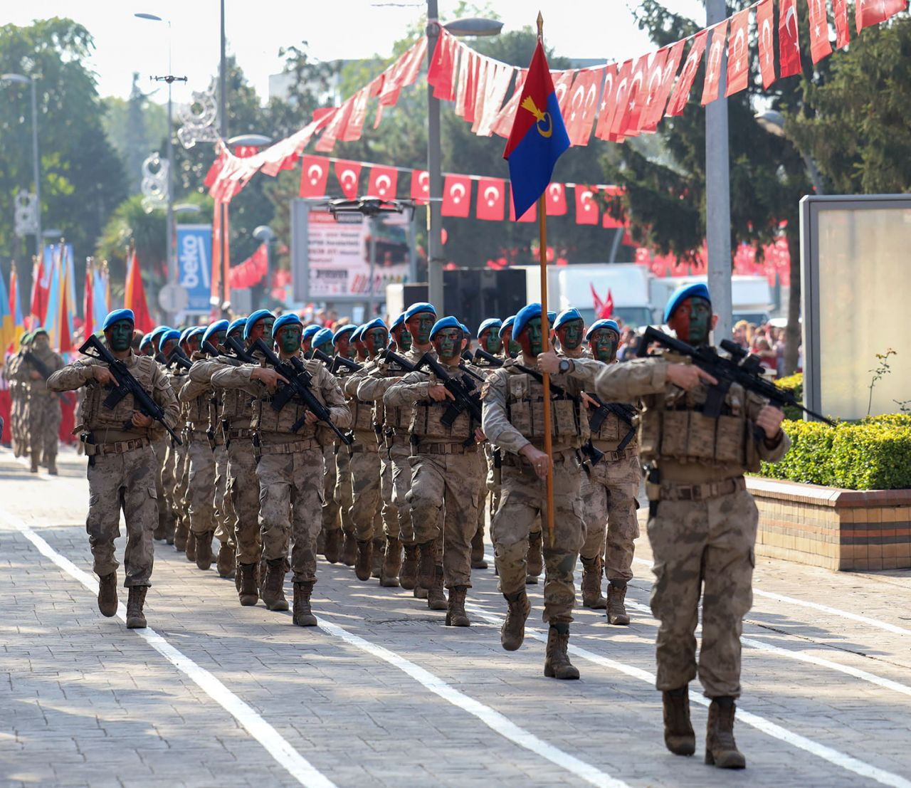 Başkan Yüce bayram coşkusuna ortak oldu: “Bu bayrak nice yüzyıllar gururla dalgalanacak” - Sayfa 19