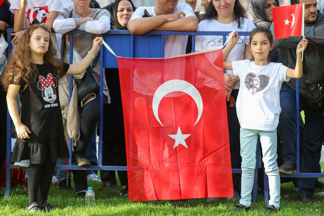 Başkan Yüce bayram coşkusuna ortak oldu: “Bu bayrak nice yüzyıllar gururla dalgalanacak” - Sayfa 6