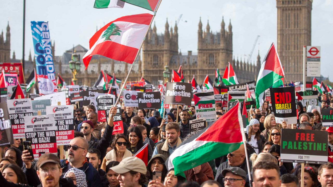 Londra’da binlerce kişi Filistin’e destek için bir kez daha yürüdü - Sayfa 12