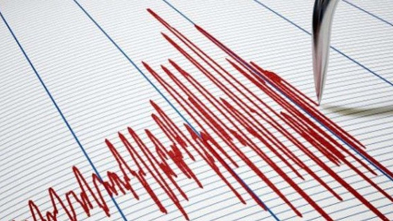 Endonezya'da 7.1 şiddetinde deprem oldu