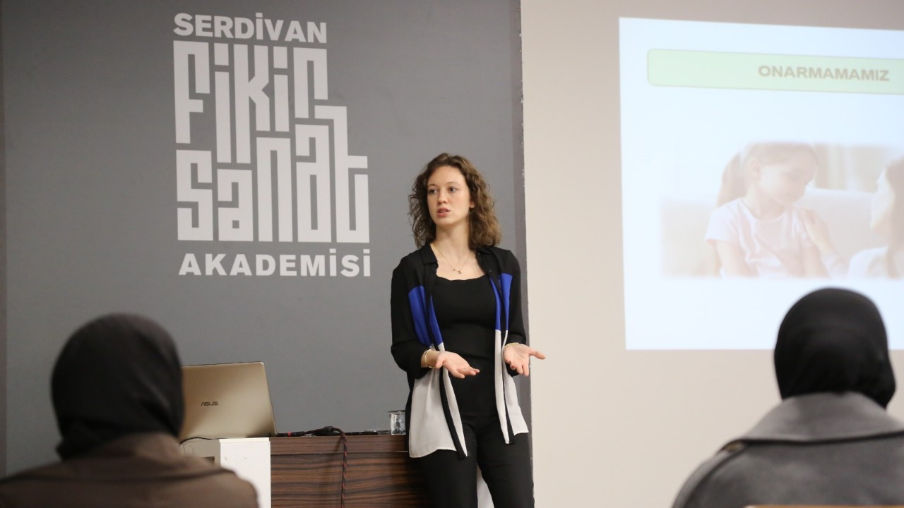 Serdivan’da bilinçli aile seminerleri devam ediyor