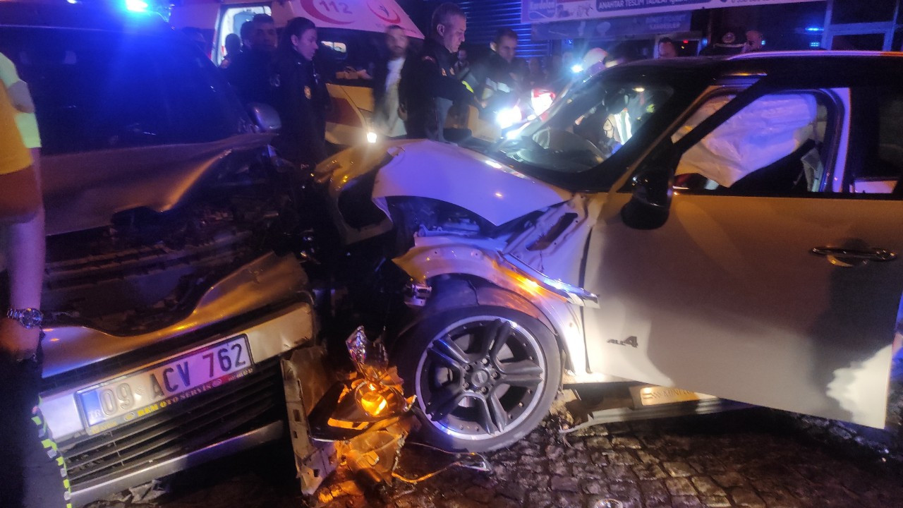 Aydın'da trafik kazası: 1'i polis 3 yaralı