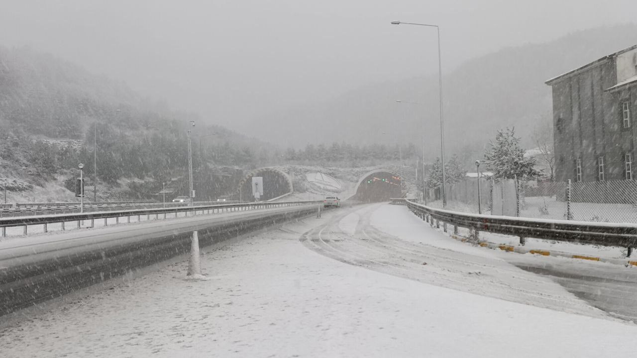 Bolu Dağı’nda yoğun kar yağışı etkili oluyor - Sayfa 5