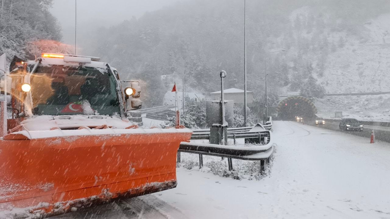 Bolu Dağı’nda yoğun kar yağışı etkili oluyor