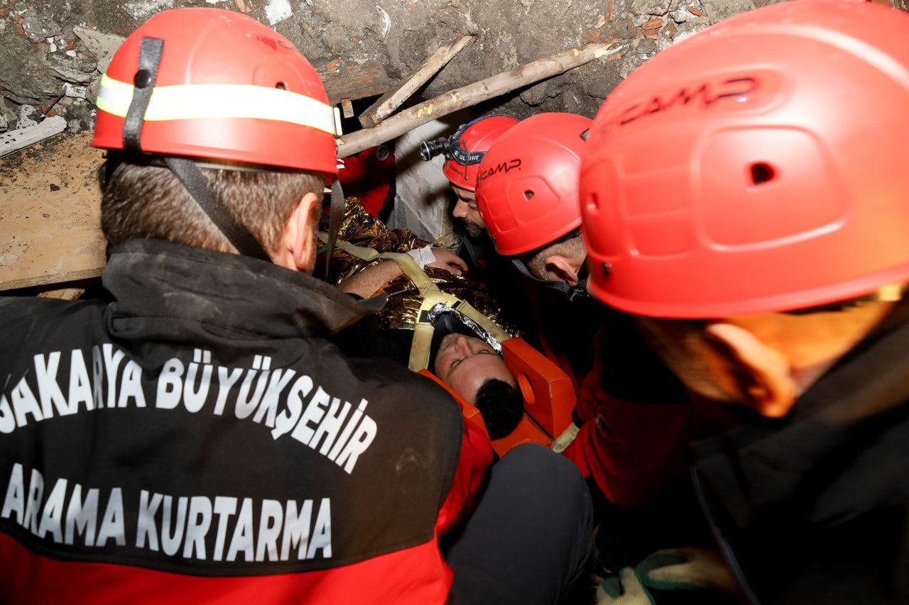 Arama Kurtarma Ekibi Şehrin Kalbindeki O Enkaza Girdi - Sayfa 5