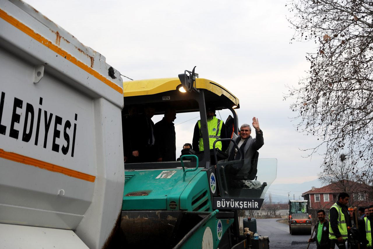 4 buçuk yılda 2 milyon 90 bin 216 ton asfalt - Sayfa 10